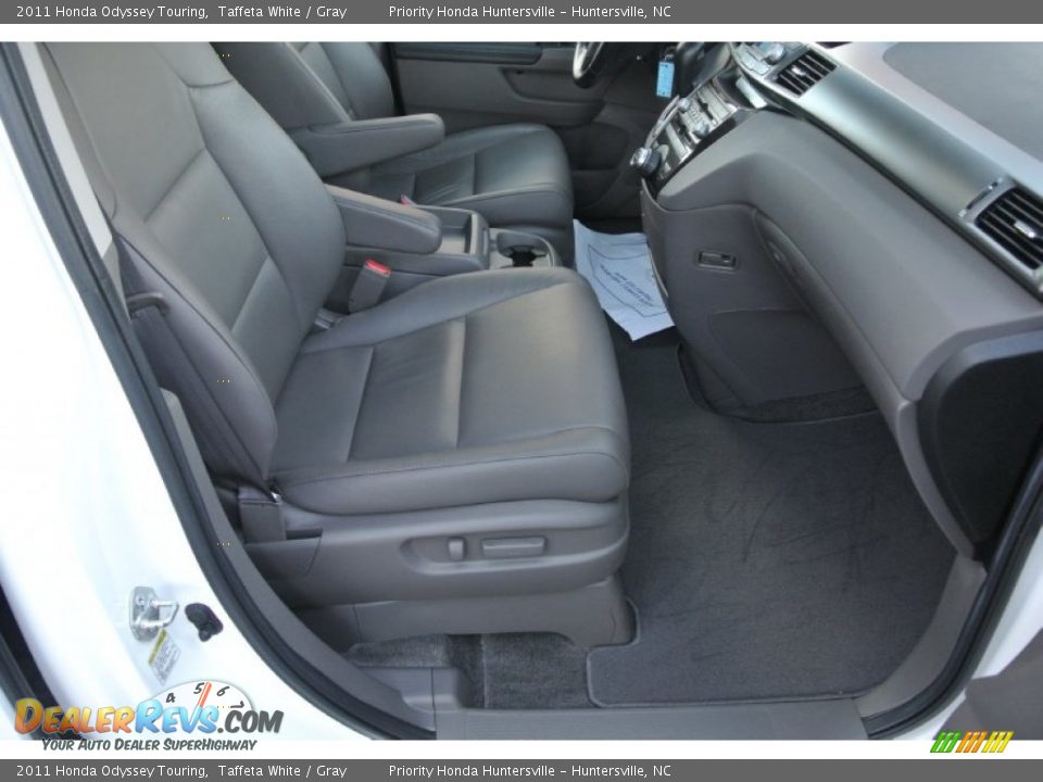 2011 Honda Odyssey Touring Taffeta White / Gray Photo #25