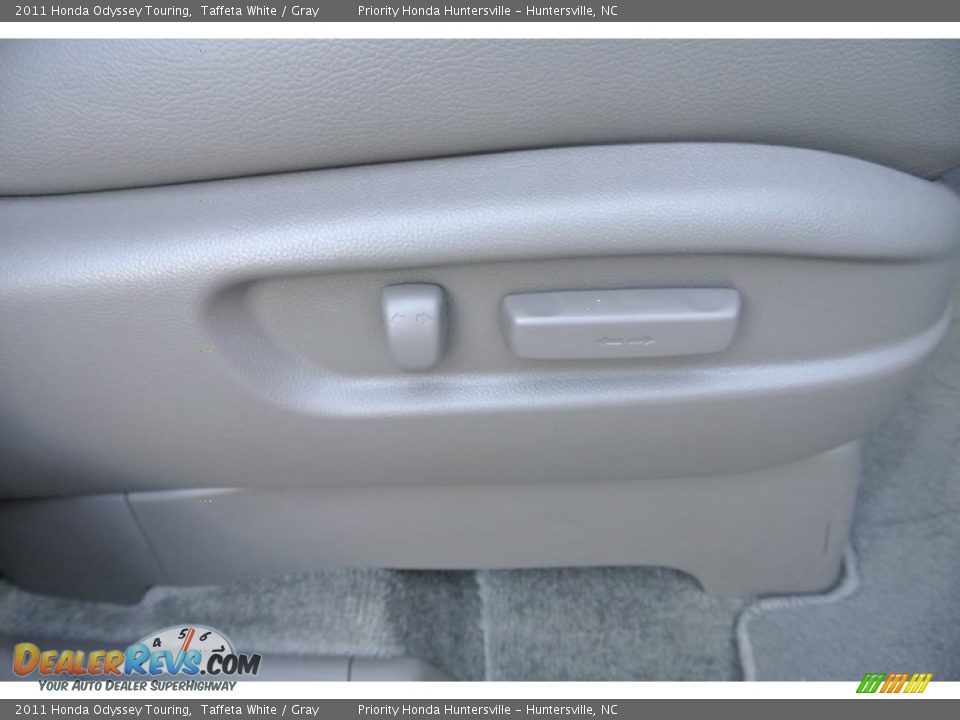 2011 Honda Odyssey Touring Taffeta White / Gray Photo #26