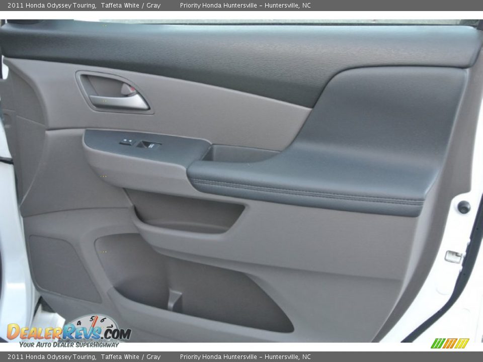 2011 Honda Odyssey Touring Taffeta White / Gray Photo #27