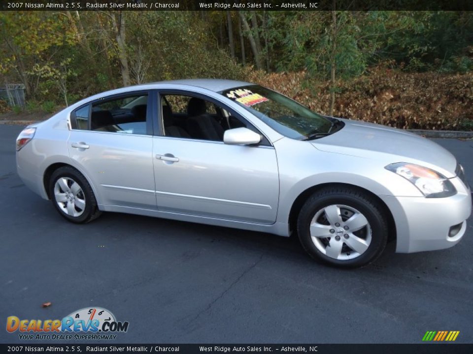2007 Nissan Altima 2.5 S Radiant Silver Metallic / Charcoal Photo #2