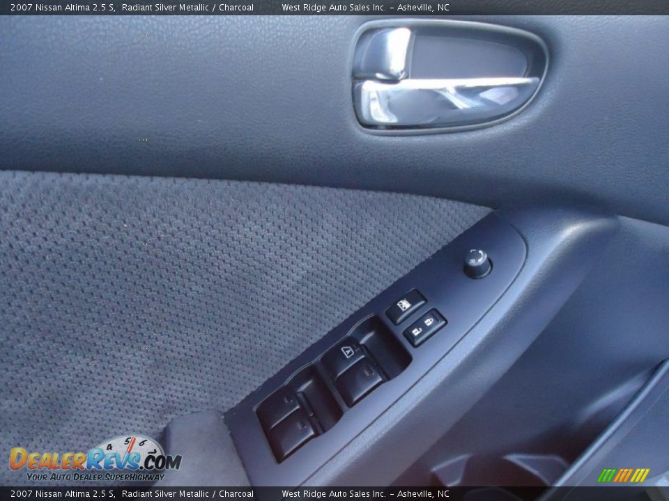 2007 Nissan Altima 2.5 S Radiant Silver Metallic / Charcoal Photo #21