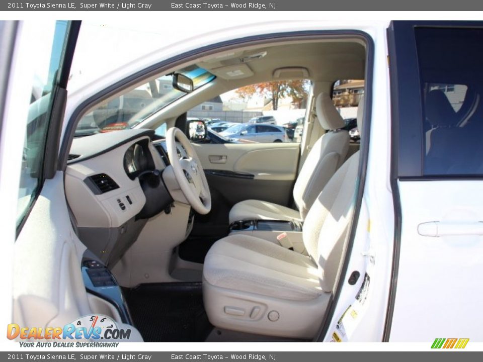 2011 Toyota Sienna LE Super White / Light Gray Photo #7