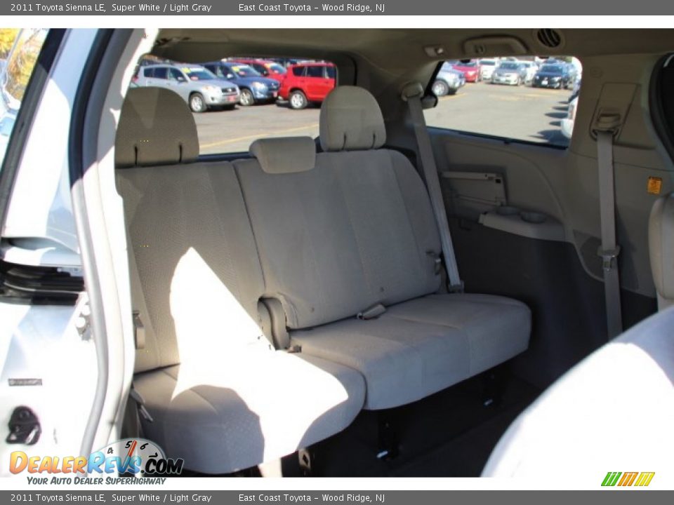 2011 Toyota Sienna LE Super White / Light Gray Photo #9