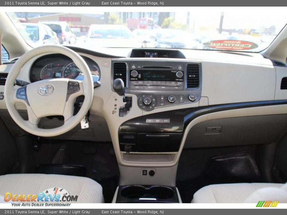 2011 Toyota Sienna LE Super White / Light Gray Photo #11