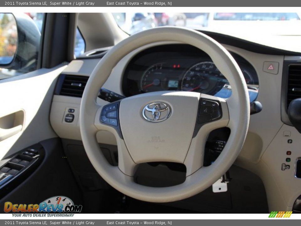 2011 Toyota Sienna LE Super White / Light Gray Photo #13