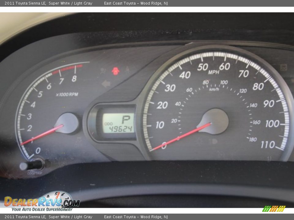 2011 Toyota Sienna LE Super White / Light Gray Photo #14