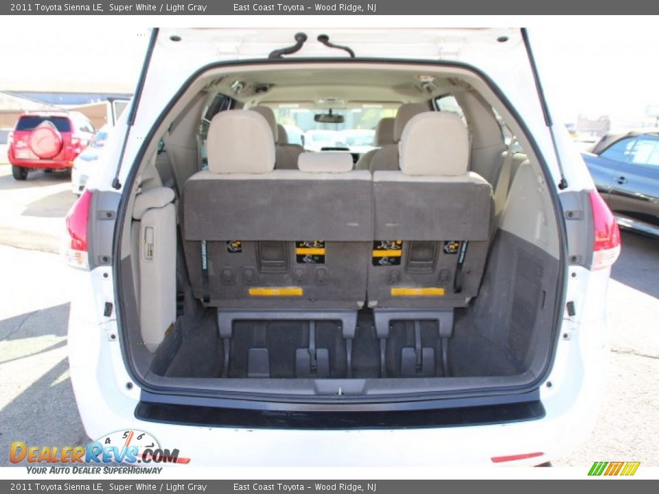 2011 Toyota Sienna LE Super White / Light Gray Photo #15