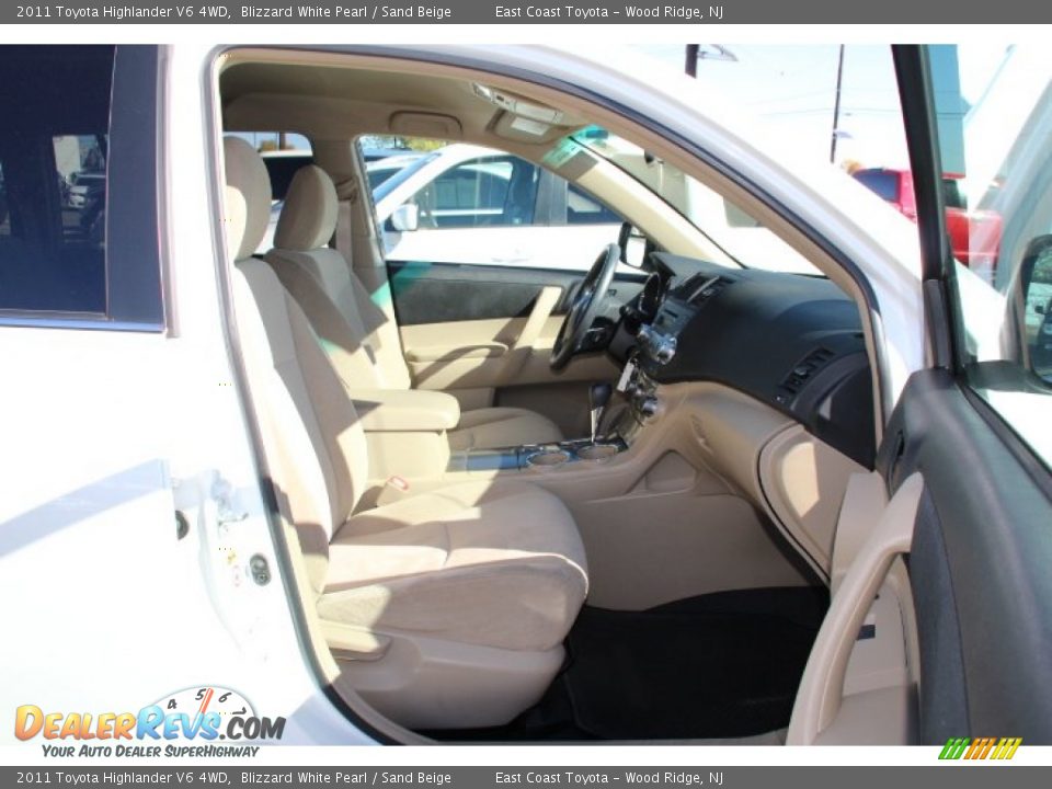 2011 Toyota Highlander V6 4WD Blizzard White Pearl / Sand Beige Photo #8