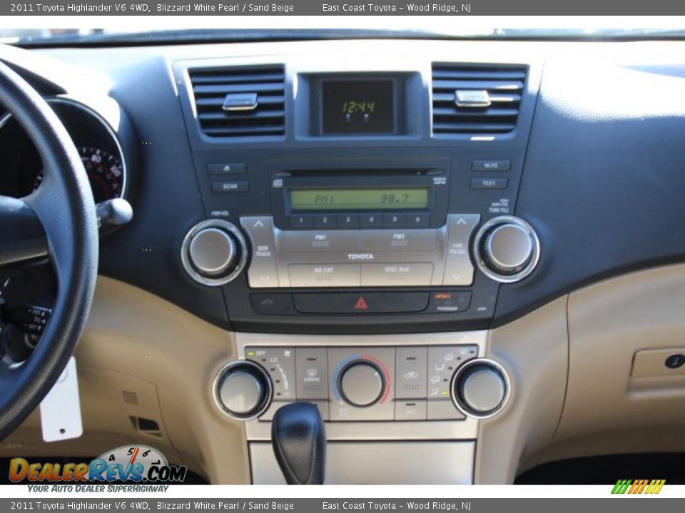 2011 Toyota Highlander V6 4WD Blizzard White Pearl / Sand Beige Photo #11