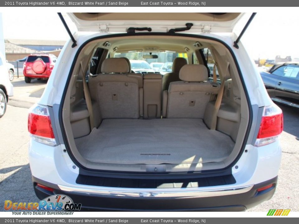 2011 Toyota Highlander V6 4WD Blizzard White Pearl / Sand Beige Photo #14
