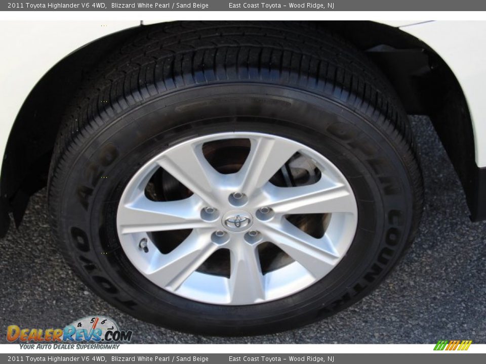 2011 Toyota Highlander V6 4WD Blizzard White Pearl / Sand Beige Photo #15