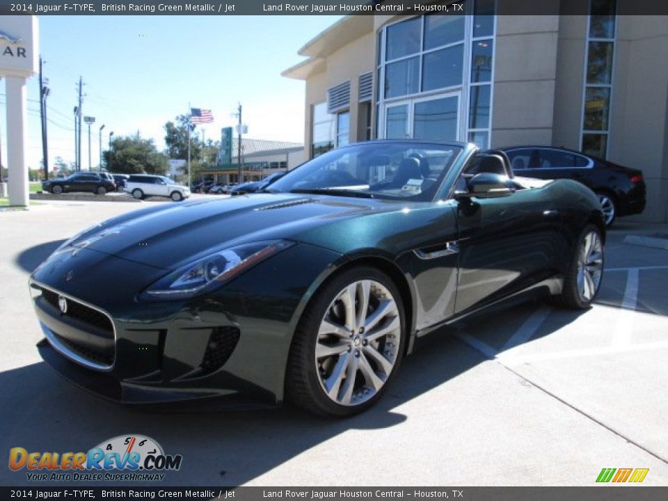 Front 3/4 View of 2014 Jaguar F-TYPE  Photo #5