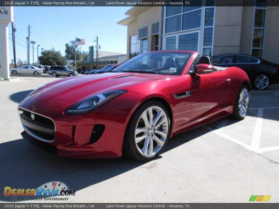 Front 3/4 View of 2014 Jaguar F-TYPE  Photo #5