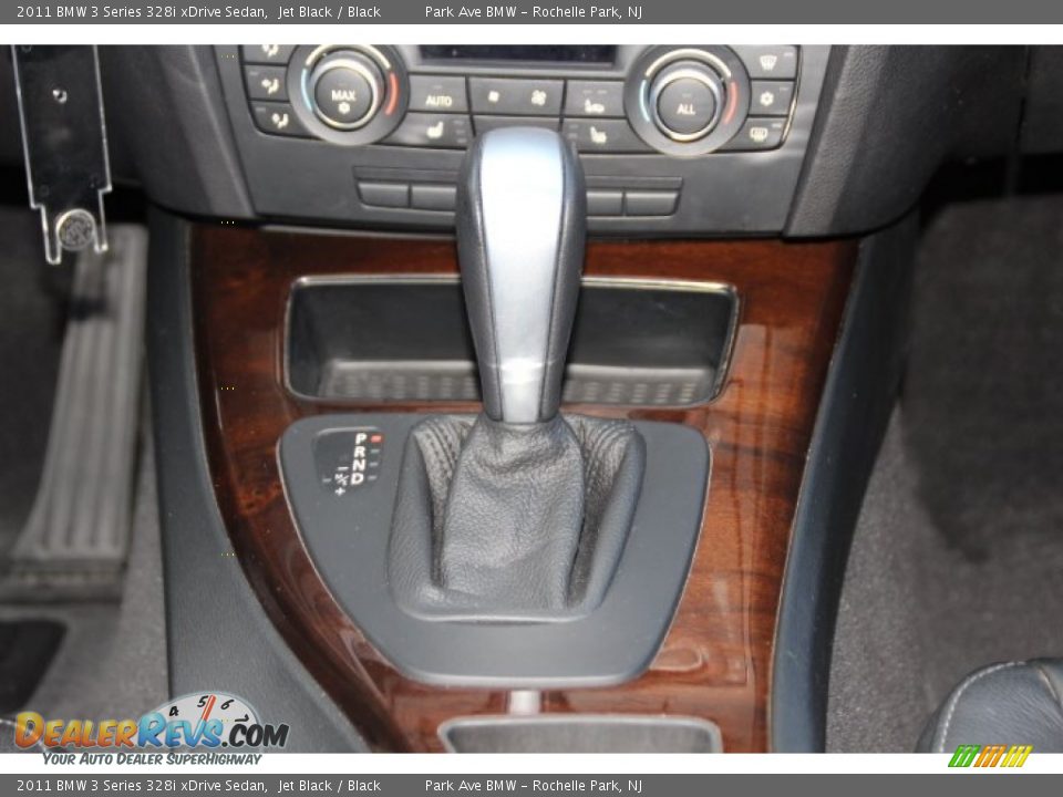 2011 BMW 3 Series 328i xDrive Sedan Jet Black / Black Photo #15