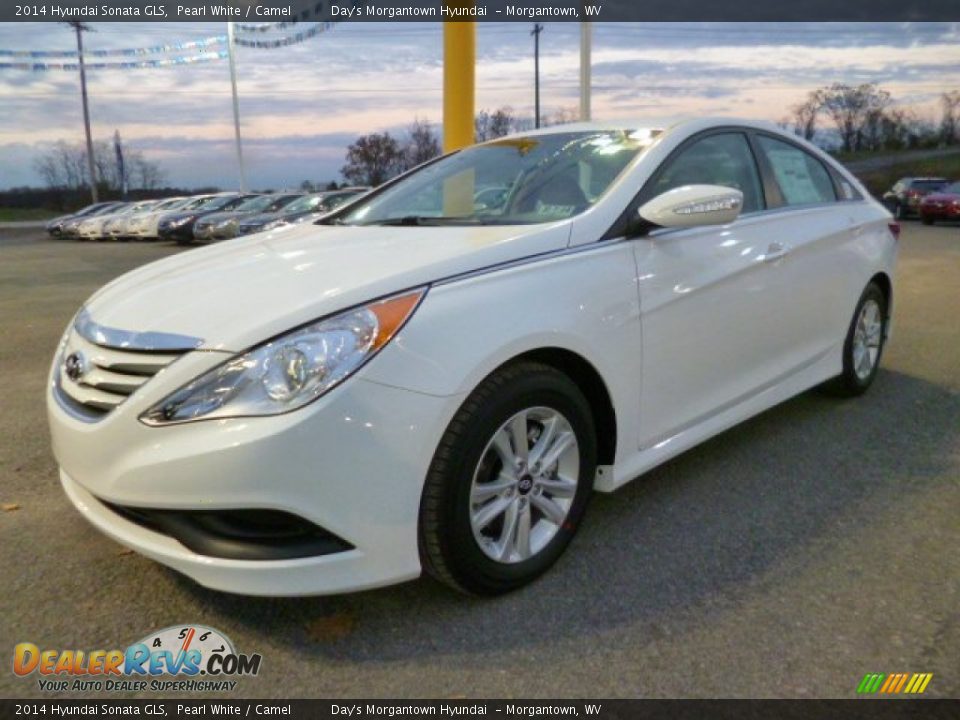 Front 3/4 View of 2014 Hyundai Sonata GLS Photo #3