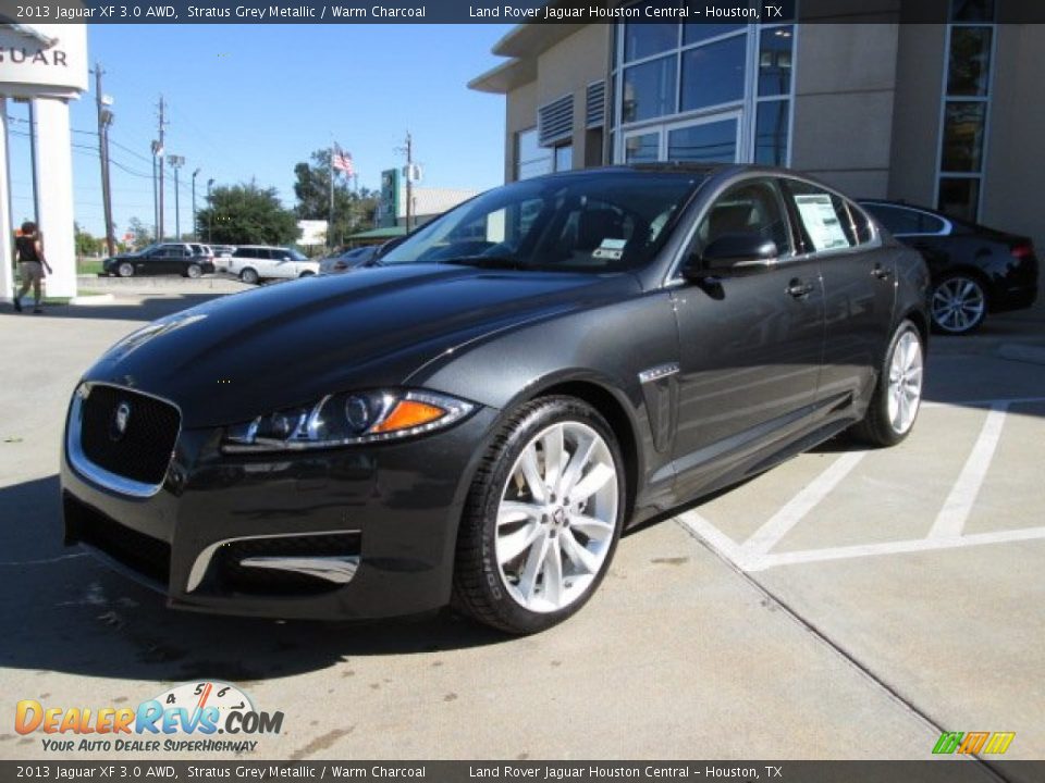 Front 3/4 View of 2013 Jaguar XF 3.0 AWD Photo #5