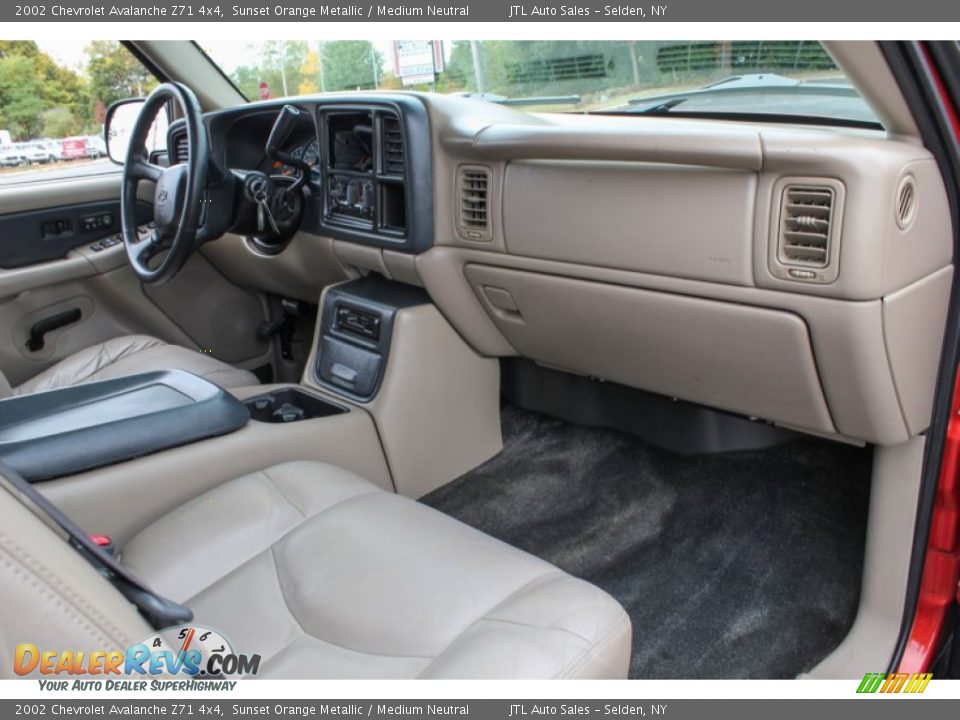 Medium Neutral Interior - 2002 Chevrolet Avalanche Z71 4x4 Photo #9