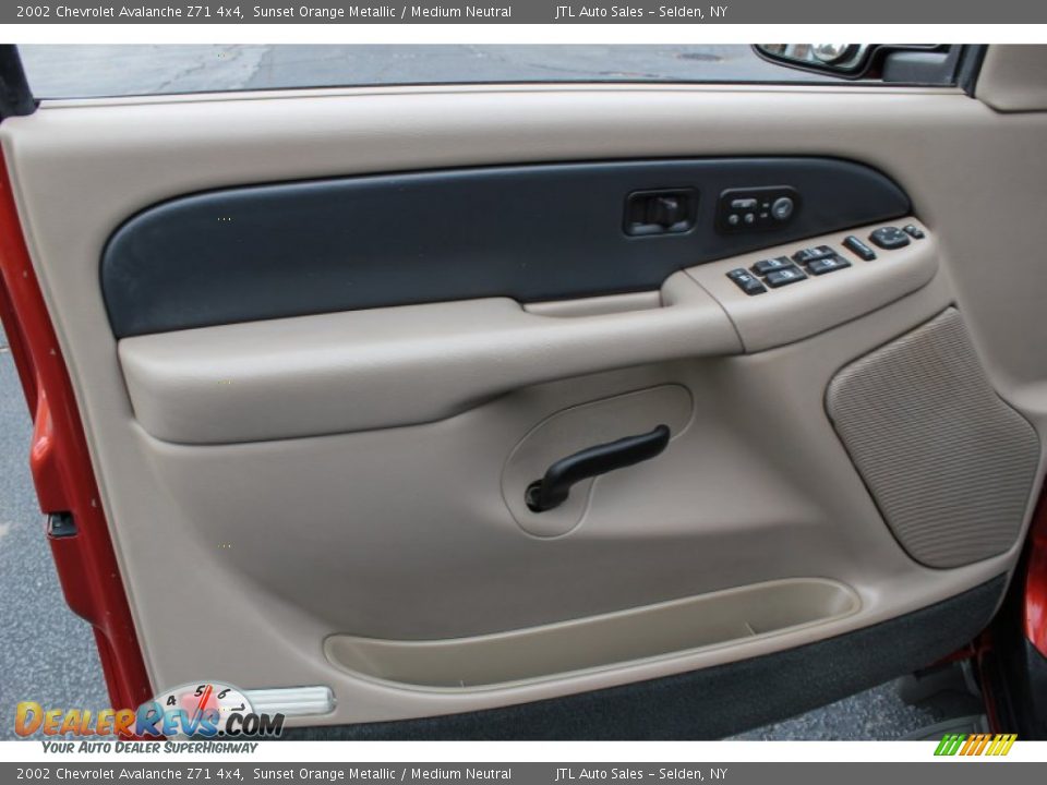 Door Panel of 2002 Chevrolet Avalanche Z71 4x4 Photo #10