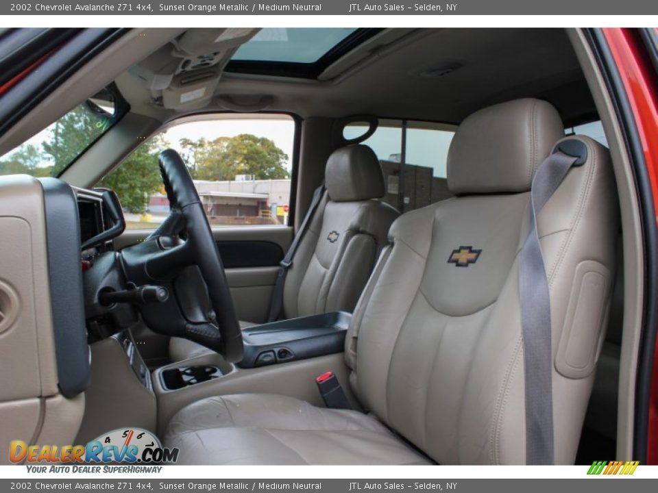 Front Seat of 2002 Chevrolet Avalanche Z71 4x4 Photo #12
