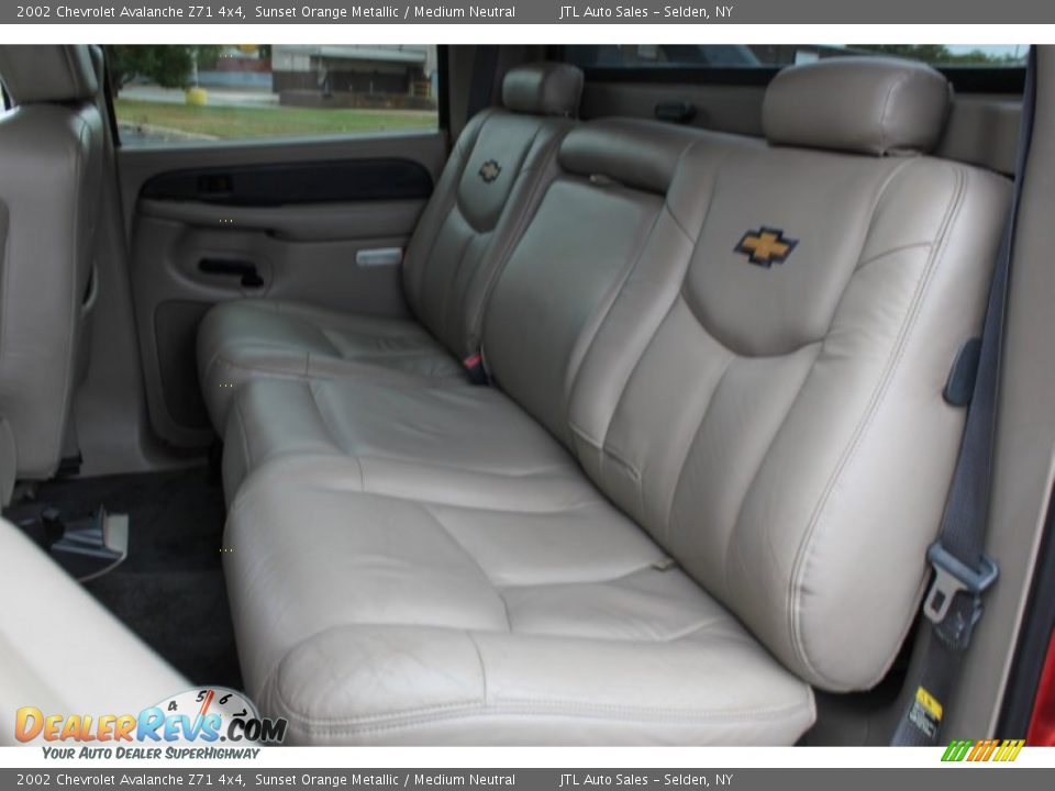 Rear Seat of 2002 Chevrolet Avalanche Z71 4x4 Photo #15
