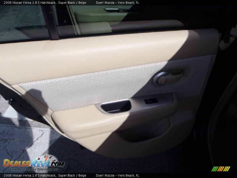 2008 Nissan Versa 1.8 S Hatchback Super Black / Beige Photo #18
