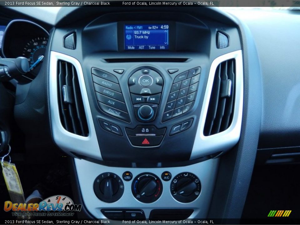 2013 Ford Focus SE Sedan Sterling Gray / Charcoal Black Photo #23