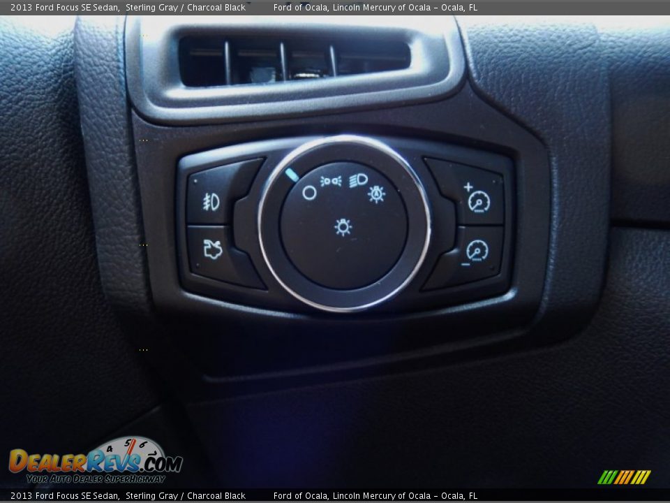 2013 Ford Focus SE Sedan Sterling Gray / Charcoal Black Photo #24