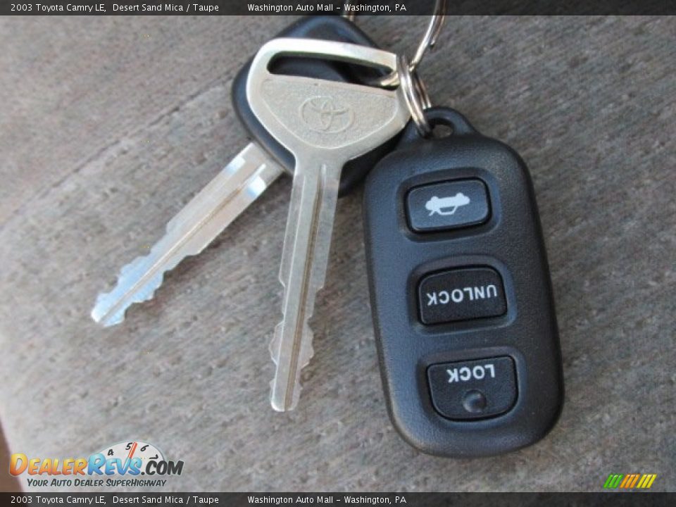 2003 Toyota Camry LE Desert Sand Mica / Taupe Photo #18