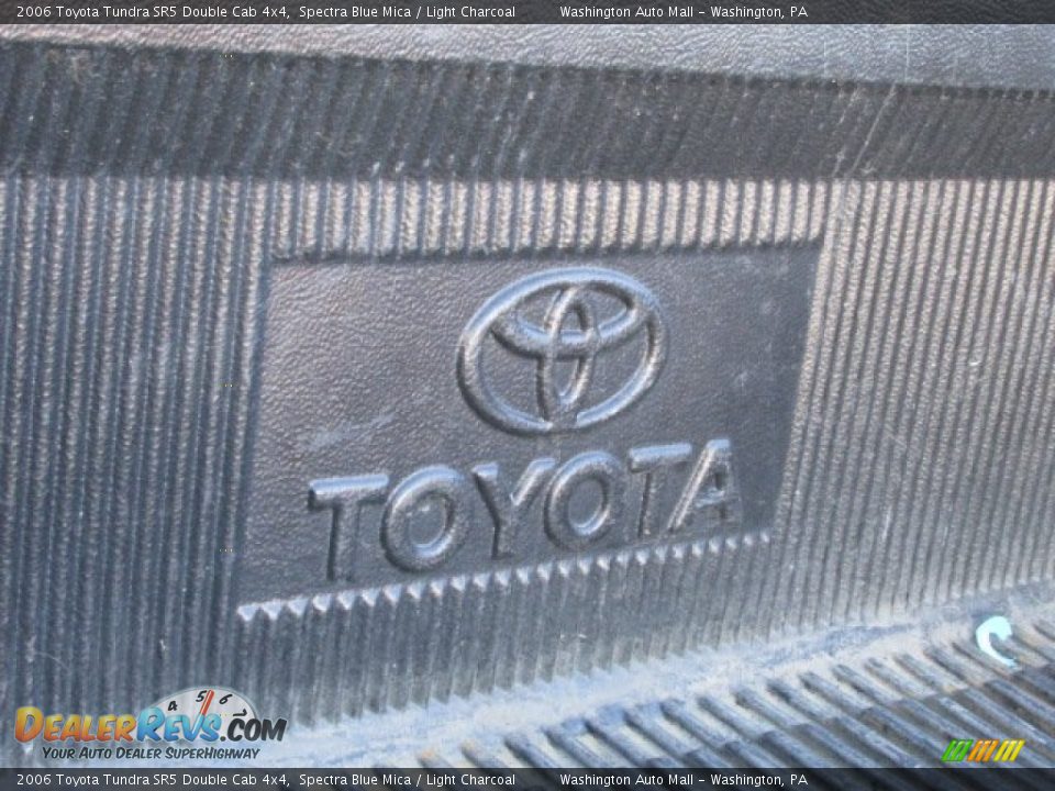 2006 Toyota Tundra SR5 Double Cab 4x4 Spectra Blue Mica / Light Charcoal Photo #8