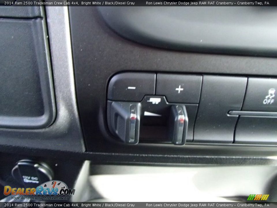 2014 Ram 2500 Tradesman Crew Cab 4x4 Bright White / Black/Diesel Gray Photo #18