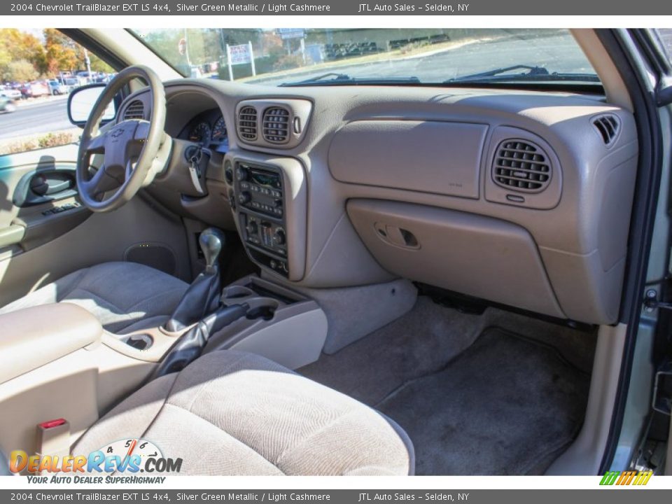 2004 Chevrolet TrailBlazer EXT LS 4x4 Silver Green Metallic / Light Cashmere Photo #9