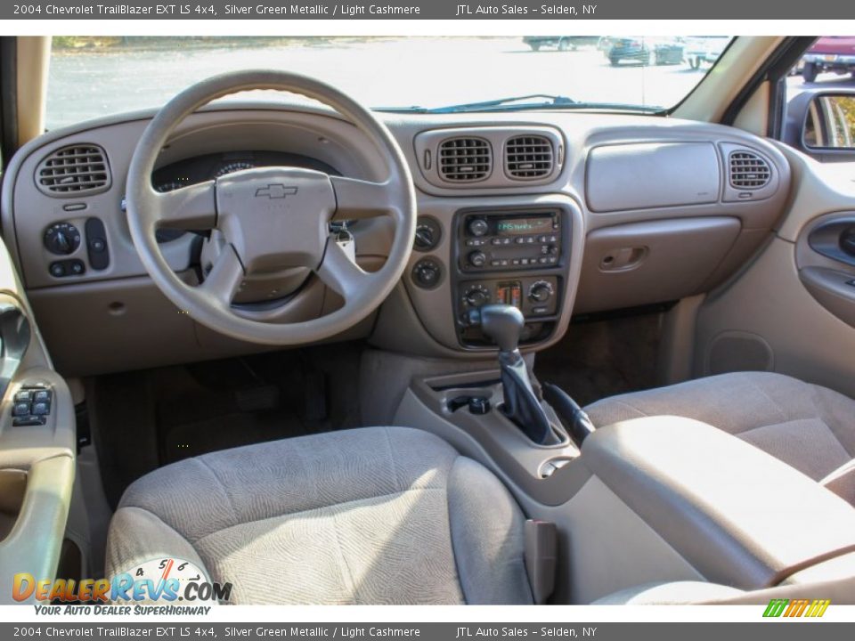 2004 Chevrolet TrailBlazer EXT LS 4x4 Silver Green Metallic / Light Cashmere Photo #15