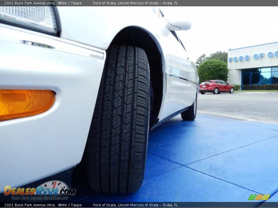 2001 Buick Park Avenue Ultra White / Taupe Photo #12