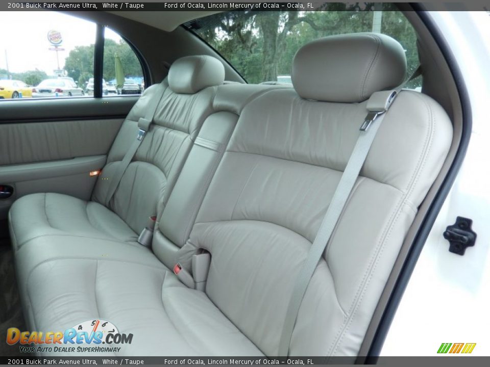 2001 Buick Park Avenue Ultra White / Taupe Photo #17