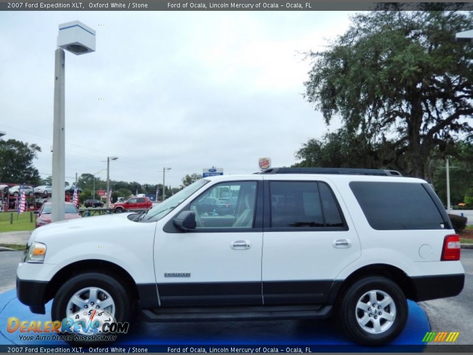 2007 Ford Expedition XLT Oxford White / Stone Photo #2