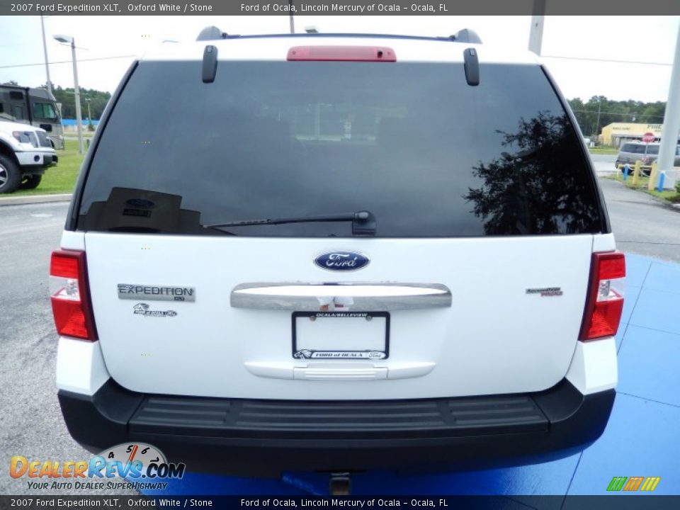 2007 Ford Expedition XLT Oxford White / Stone Photo #4