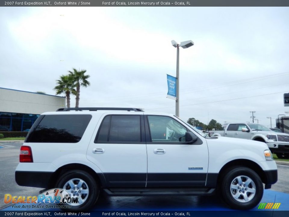 2007 Ford Expedition XLT Oxford White / Stone Photo #6