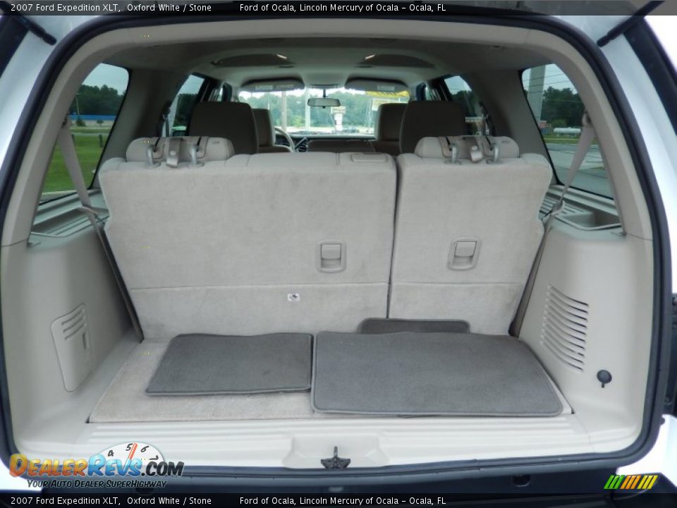 2007 Ford Expedition XLT Oxford White / Stone Photo #11