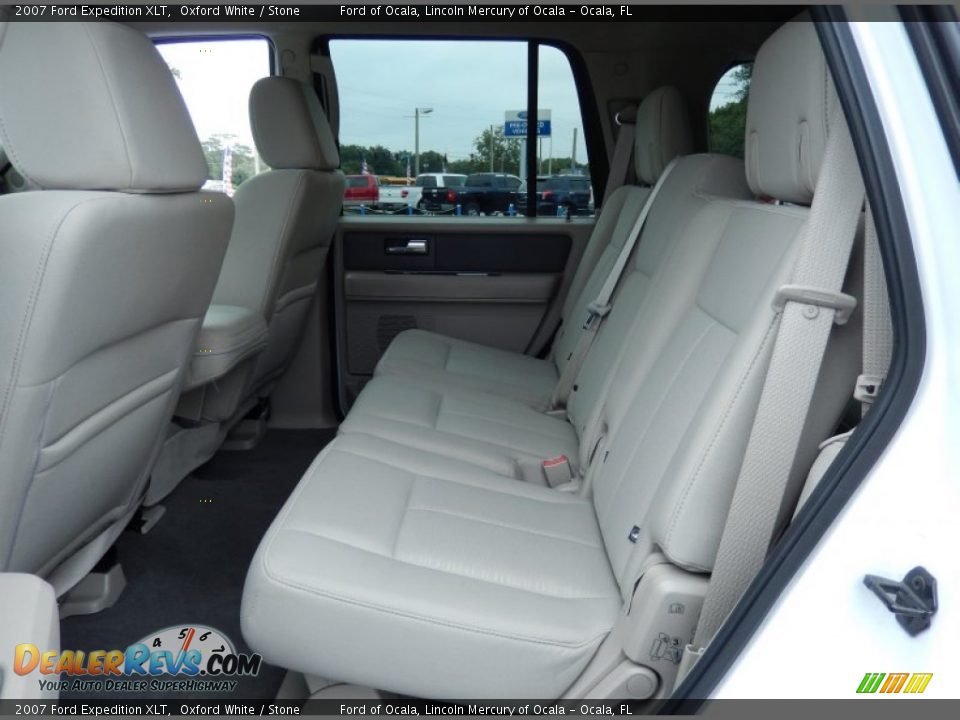 2007 Ford Expedition XLT Oxford White / Stone Photo #16