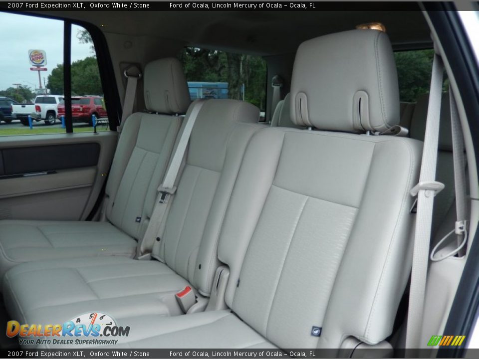 2007 Ford Expedition XLT Oxford White / Stone Photo #17