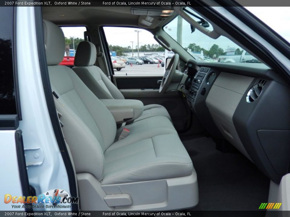 2007 Ford Expedition XLT Oxford White / Stone Photo #19