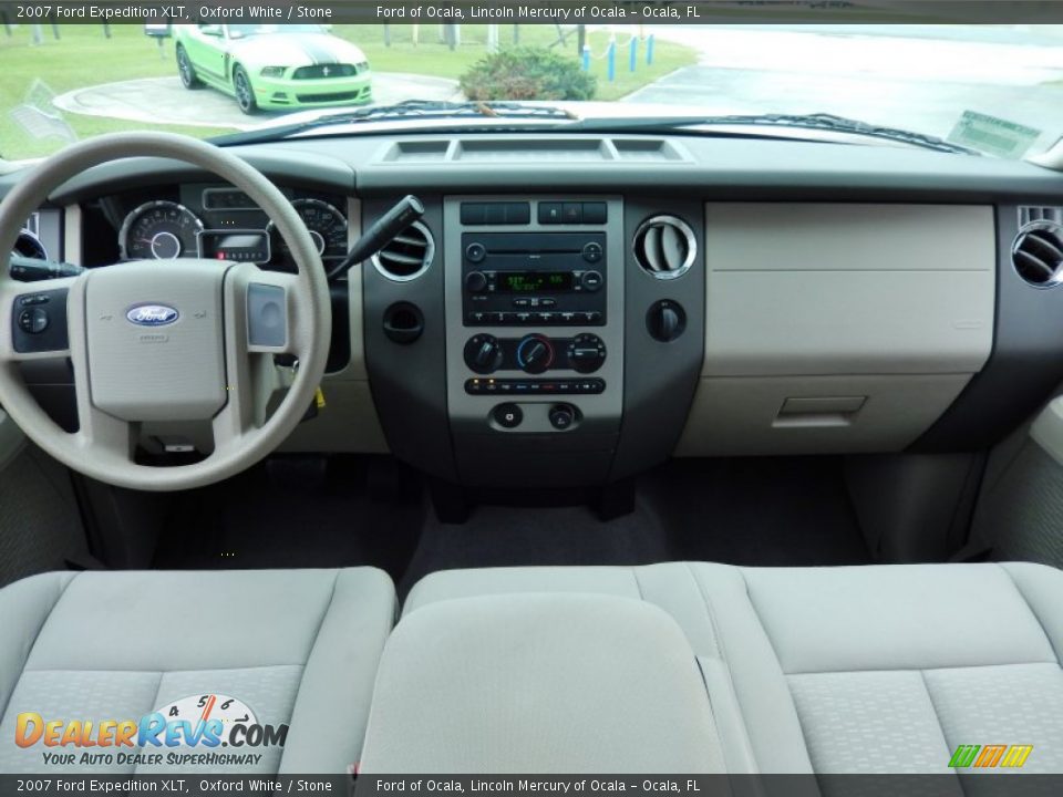 2007 Ford Expedition XLT Oxford White / Stone Photo #21