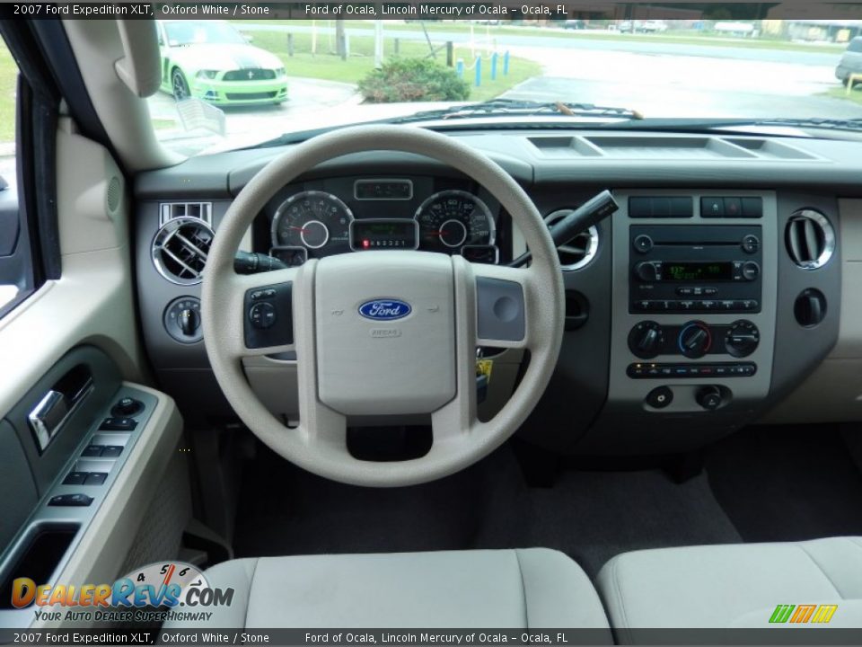 2007 Ford Expedition XLT Oxford White / Stone Photo #22
