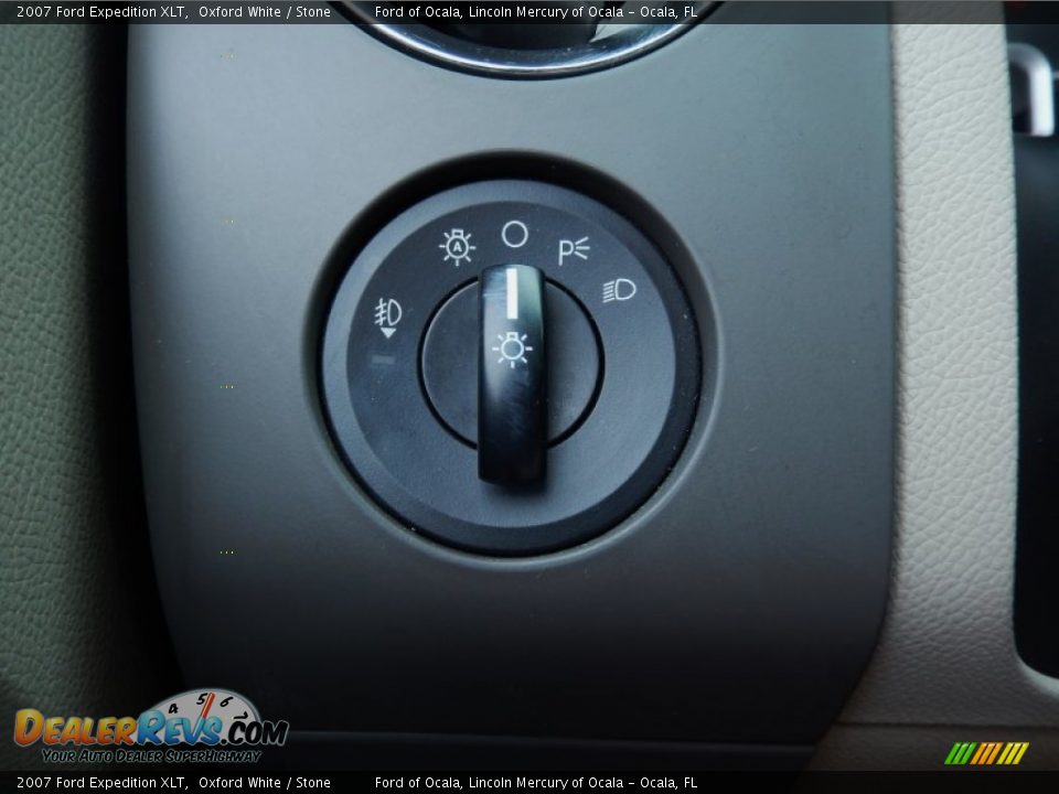 2007 Ford Expedition XLT Oxford White / Stone Photo #25
