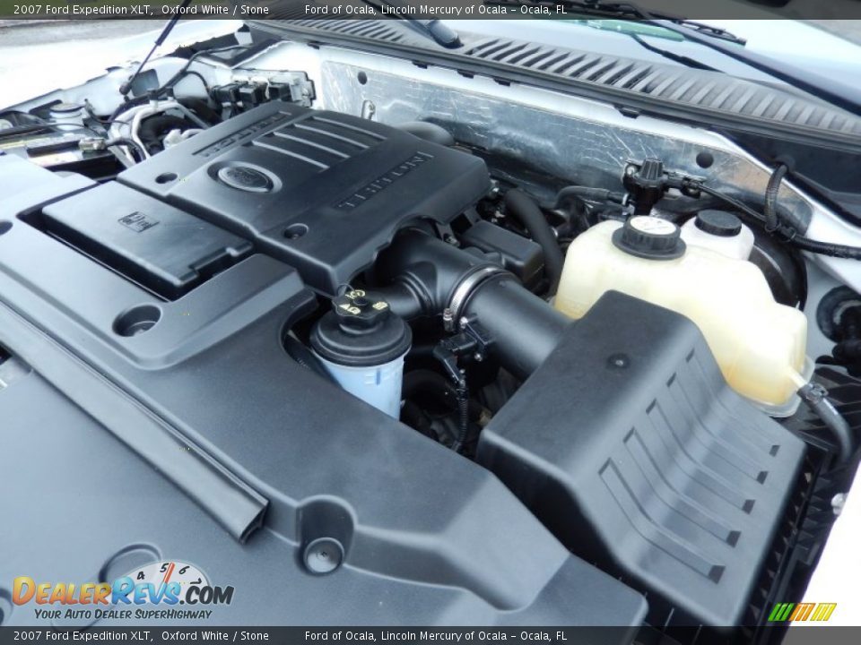 2007 Ford Expedition XLT Oxford White / Stone Photo #27