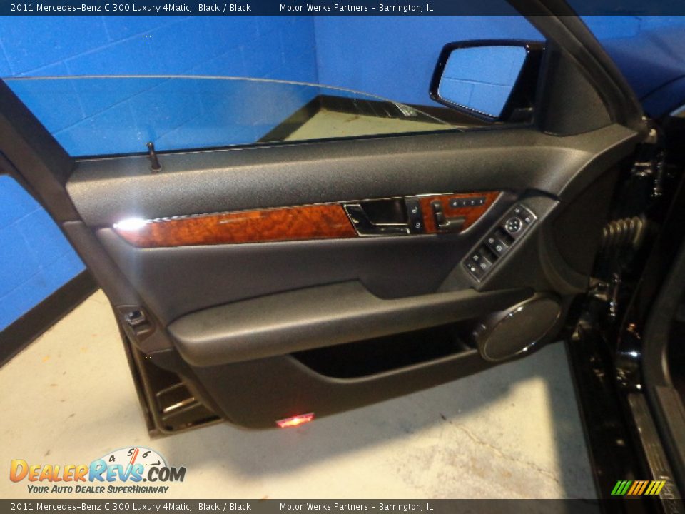2011 Mercedes-Benz C 300 Luxury 4Matic Black / Black Photo #18