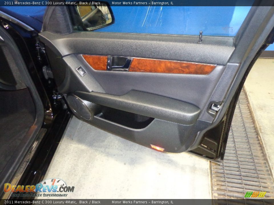 2011 Mercedes-Benz C 300 Luxury 4Matic Black / Black Photo #30