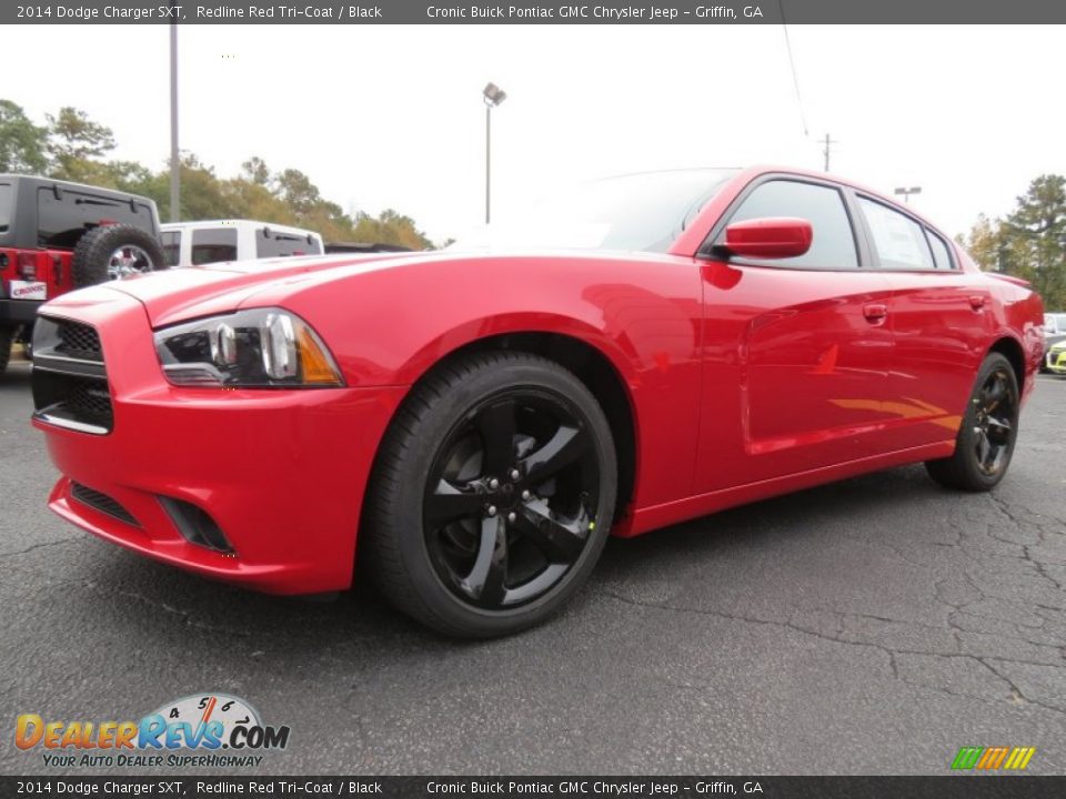 Front 3/4 View of 2014 Dodge Charger SXT Photo #3
