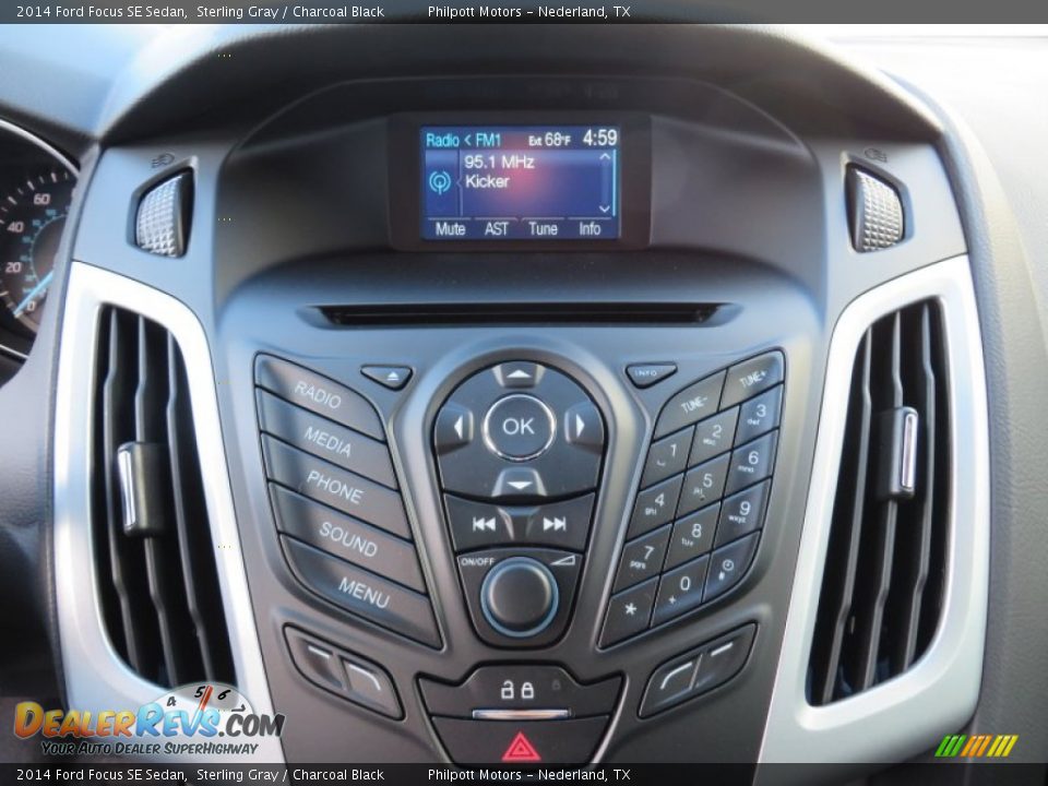 2014 Ford Focus SE Sedan Sterling Gray / Charcoal Black Photo #30