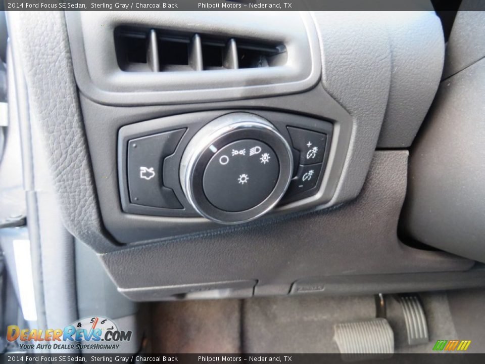 2014 Ford Focus SE Sedan Sterling Gray / Charcoal Black Photo #33